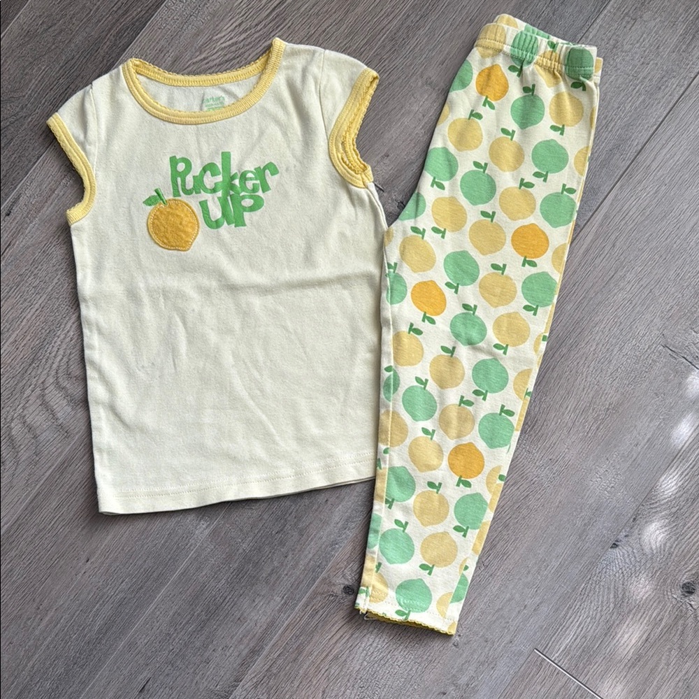 🛍️ bundle 5 items for$15 🛍️Carter's Pajama Set with lemon Design
